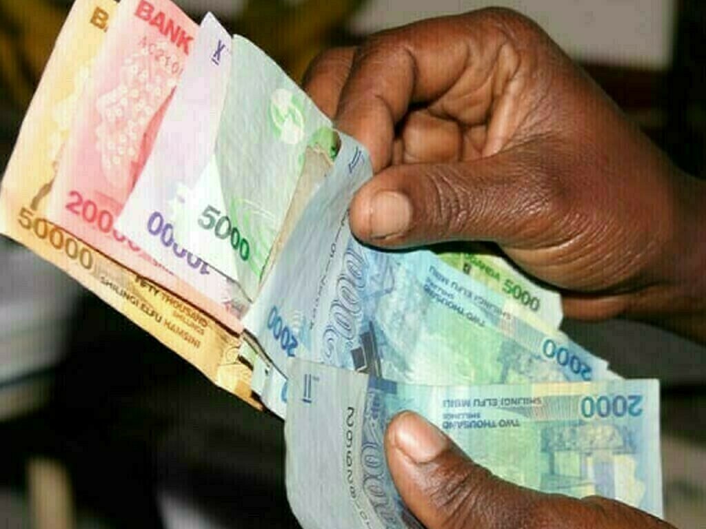 Afrique : le cedi ghanéen sous pression, le shilling ougandais se renforce