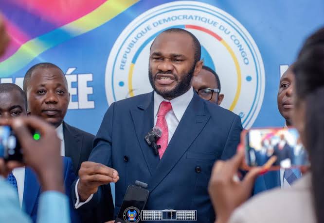 RDC : Laddy Yangotikala appelle le général des FARDC Kasongo Kabwik à « fouetter » les gouverneurs médiocres lors de la prochaine conférence des gouverneurs