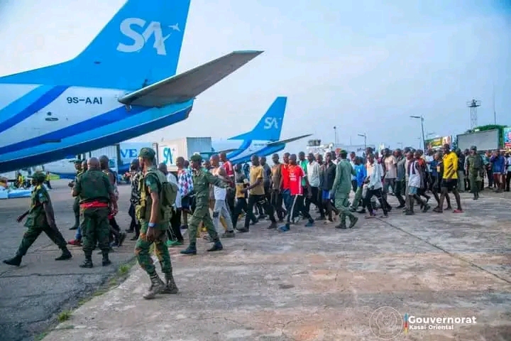 Kasaï Oriental : Départ des nouvelles recrues des FARDC vers le centre d&rsquo;instruction de&nbsp;Kamina