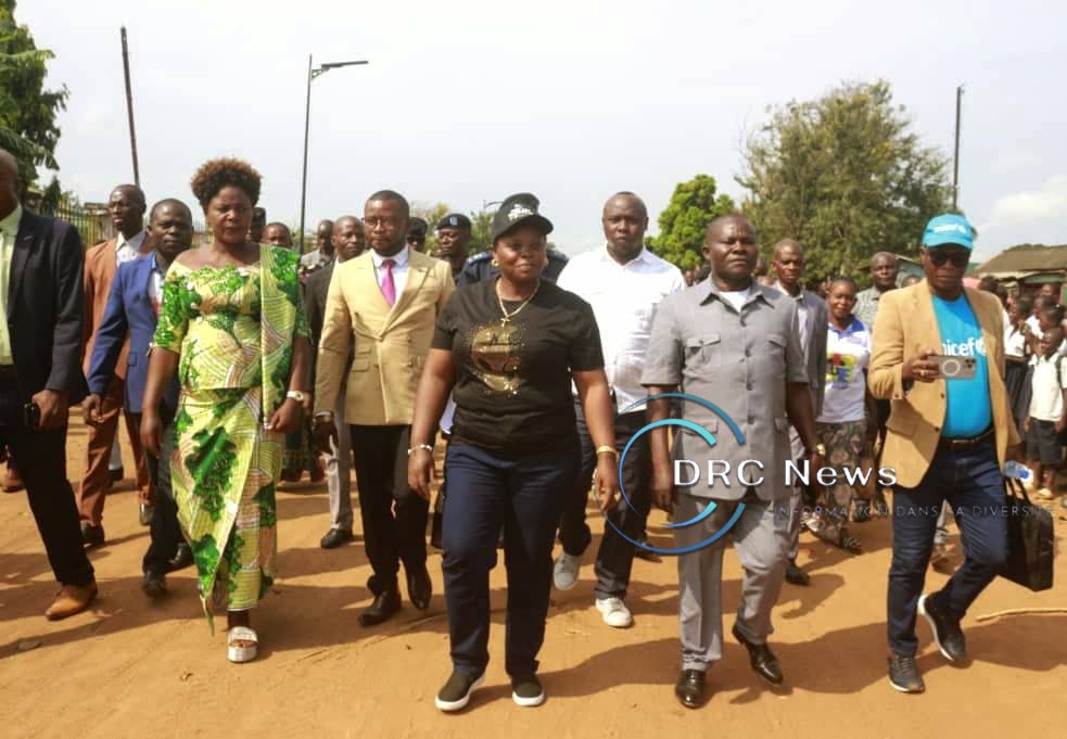 Tanganyika : La ministre provinciale de l’éducation en mission à Kongolo pour l’intégration des enfants&nbsp;déplacés