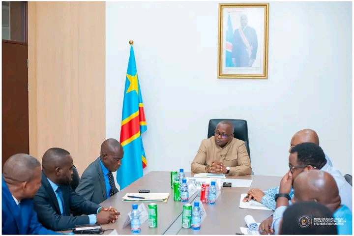 Crise au Sankuru : le Vice-Premier Ministre Jacquemain Shabani échange avec le bureau de l’Assemblée&nbsp;provinciale