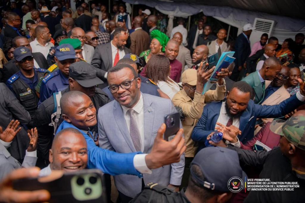 Tshikapa : forte mobilisation lors de la visite du VPM Jean-Pierre Lihau, venu suivre l’état d’avancement de la réforme de la Fonction&nbsp;publique