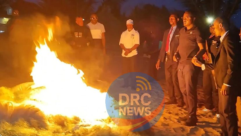 Pêche au Tanganyika : Plus ou moins 100 filets à mailles prohibées ont été incinérés sous le regard vigilant du Gouverneur de&nbsp;province